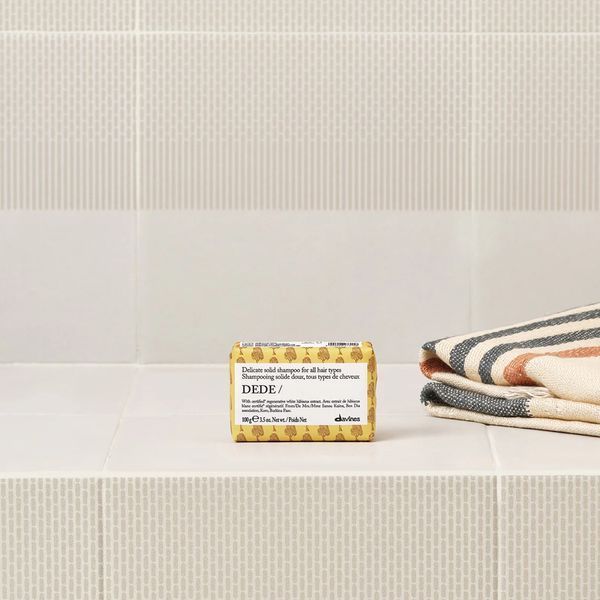 DEDE Shampoo bar Деликатный твердый шампунь для ежедневного использования для всех типов волос Essential Haircare Davines, 100 мл