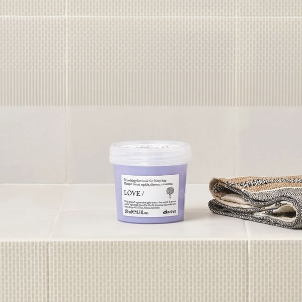 LOVE smoothing Instant Mask Маска для миттєвого розгладження та надання м'якості волоссю Essential Haircare Davines, 250 мл