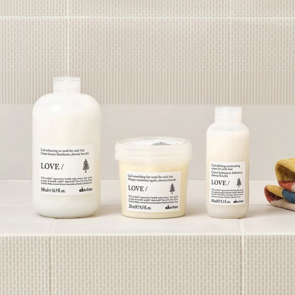 LOVE curl Cleansing Cream Очищувальний крем для хвилястого та кучерявого волосся Essential Haircare Davines, 500 мл